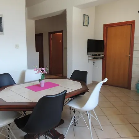 Apartament Nela Bale
