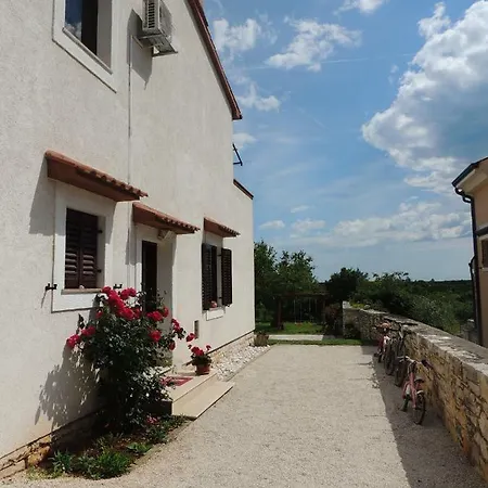 Nela Apartament *